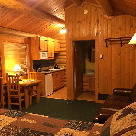 Отель Somers Bay Log Cabin Lodging Экстерьер фото