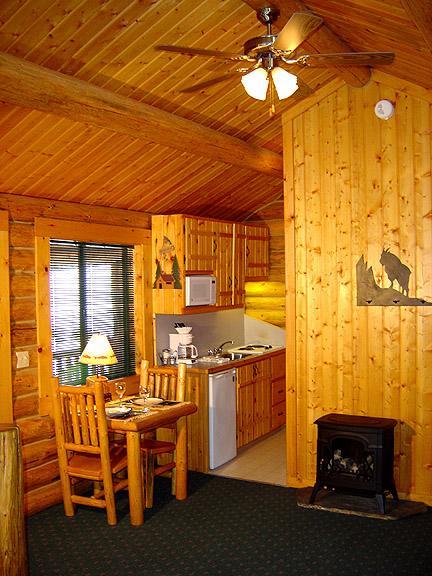 Отель Somers Bay Log Cabin Lodging Экстерьер фото
