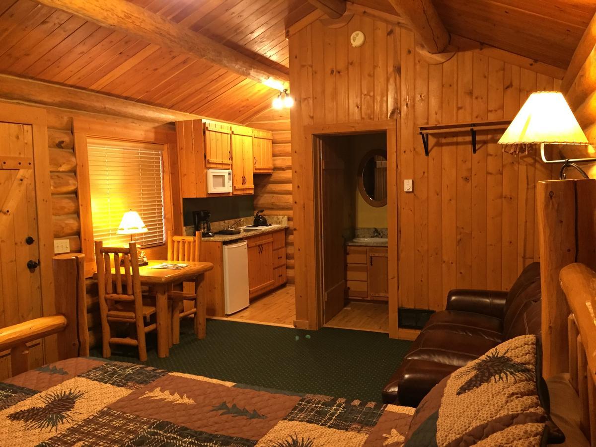Отель Somers Bay Log Cabin Lodging Экстерьер фото