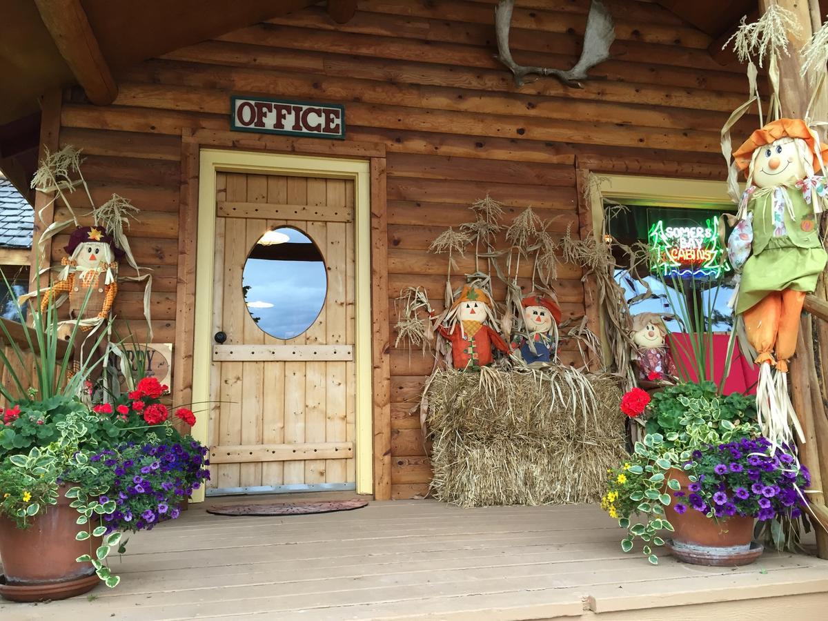 Отель Somers Bay Log Cabin Lodging Экстерьер фото