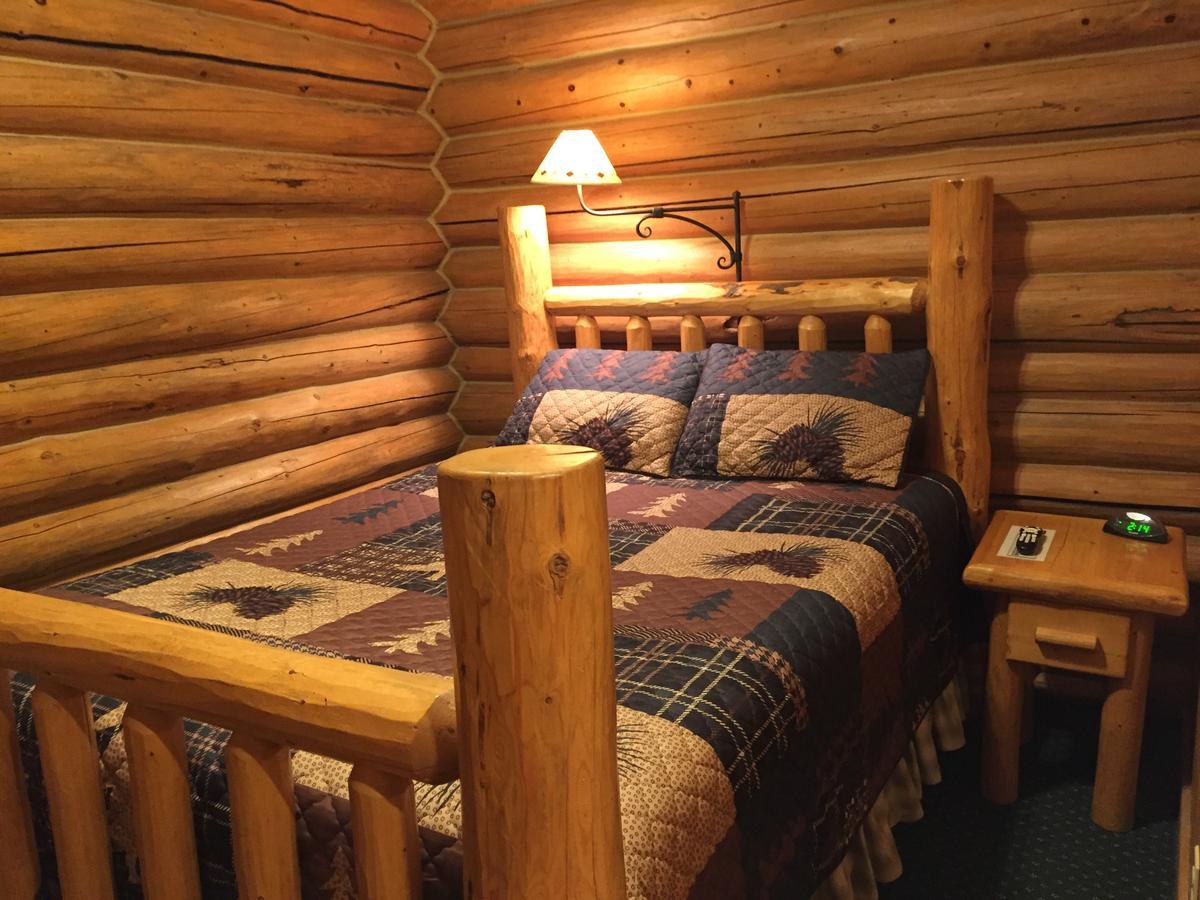 Отель Somers Bay Log Cabin Lodging Экстерьер фото