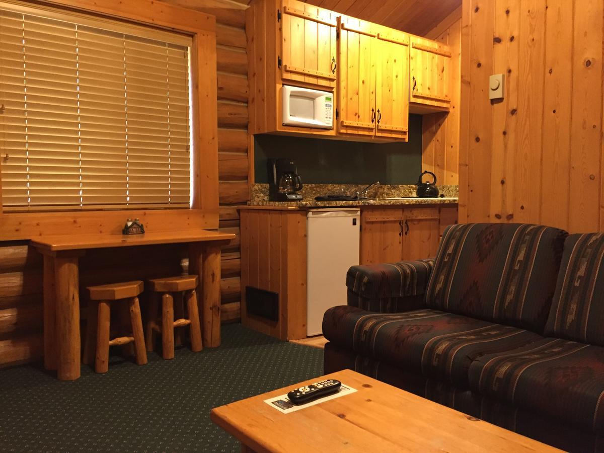 Отель Somers Bay Log Cabin Lodging Экстерьер фото